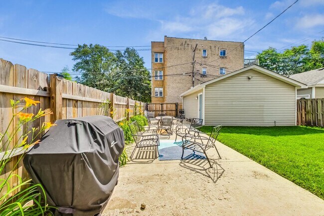 Building Photo - 4057 N Whipple St