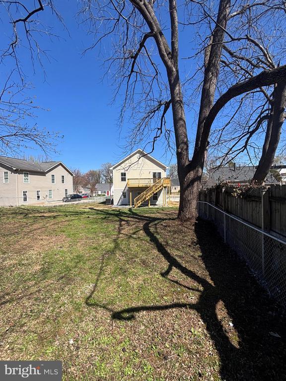 Building Photo - 129 Evans St