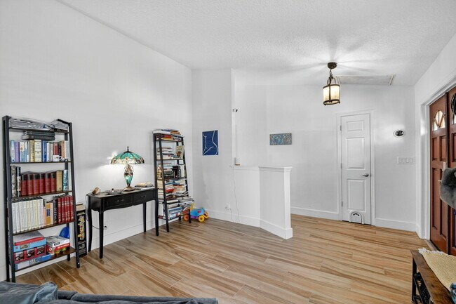 Building Photo - 2700 Yarmouth Dr