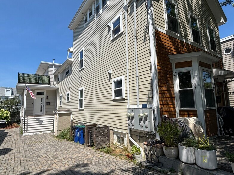Building Photo - 69 Rush St