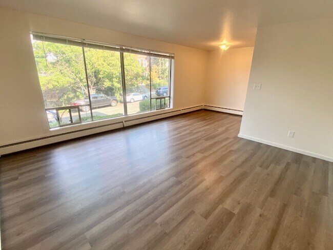 Interior Photo - Hamlin Place