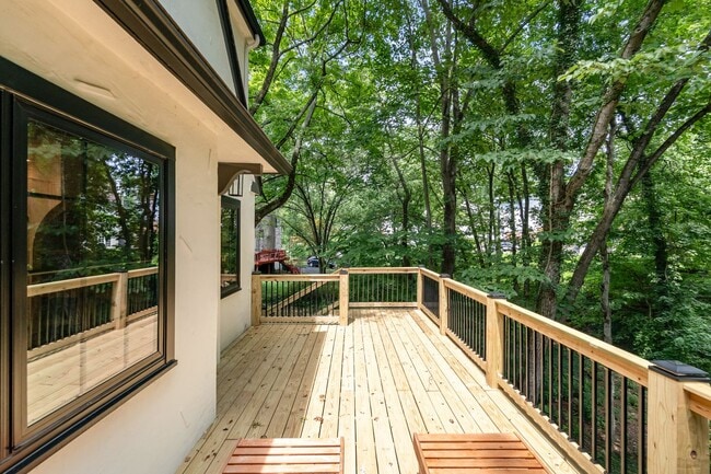 Building Photo - Modern Elegance Meets Mt. Lookout Charm – ...
