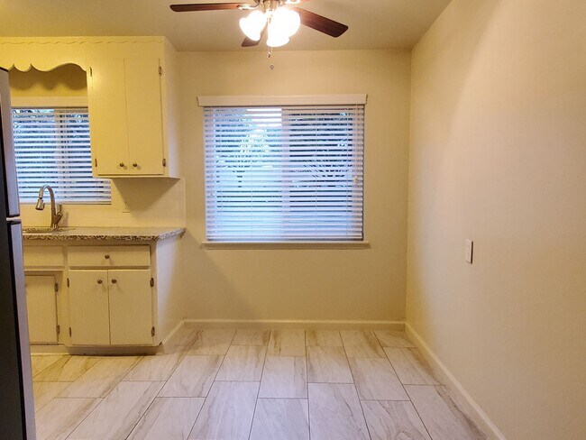 Building Photo - Downstairs Apartment in Great Sunnyvale Location, Renovated Inside, Fresh Paint, New Floors!