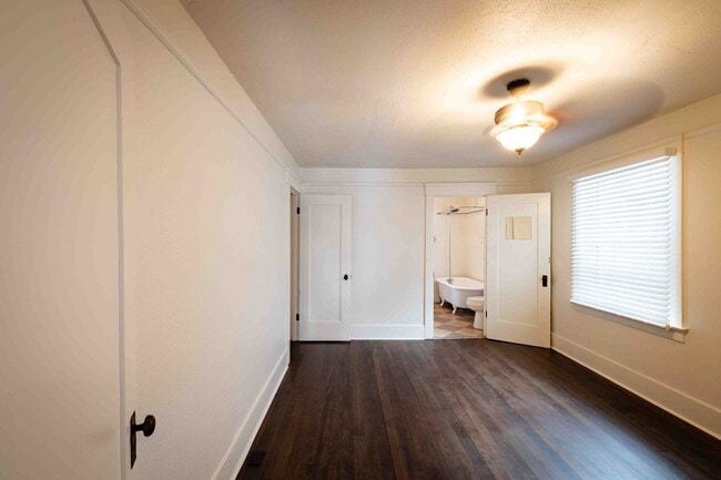 Building Photo - Georgia Street