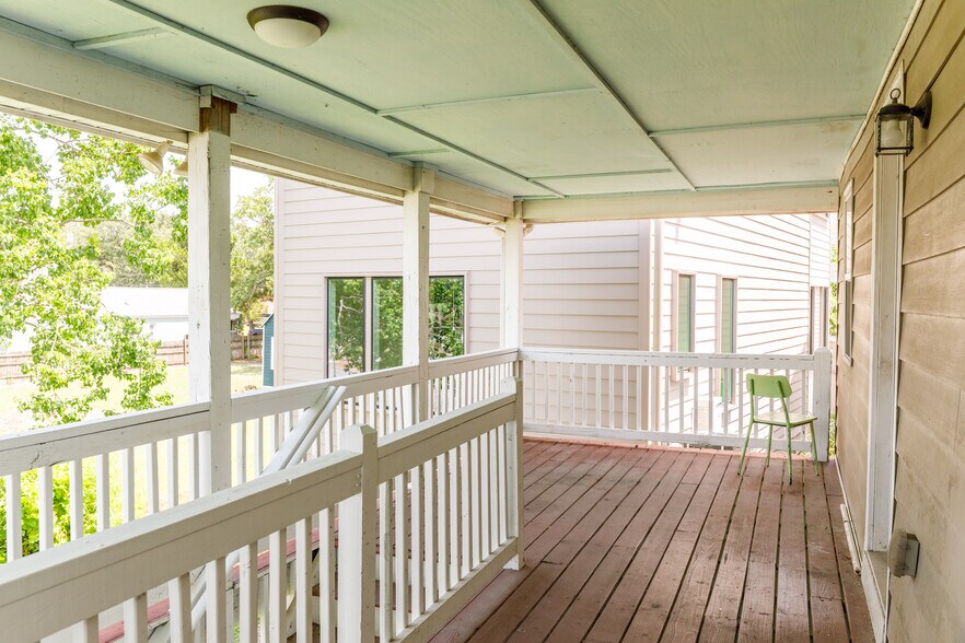 Building Photo - 116 America St