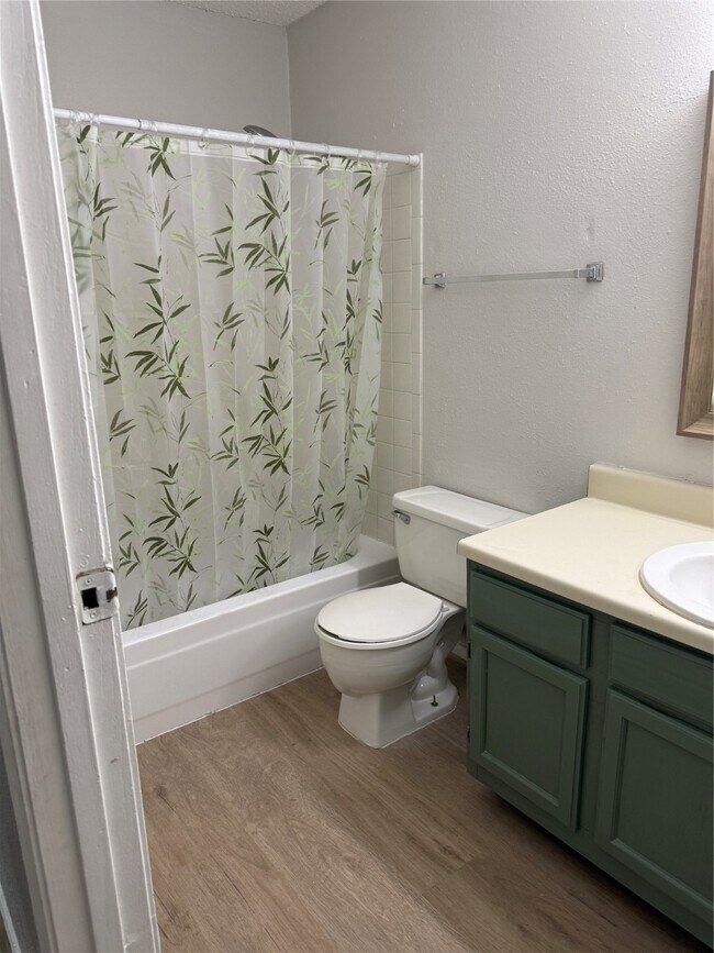 Building Photo - 2501 Gulf Fwy