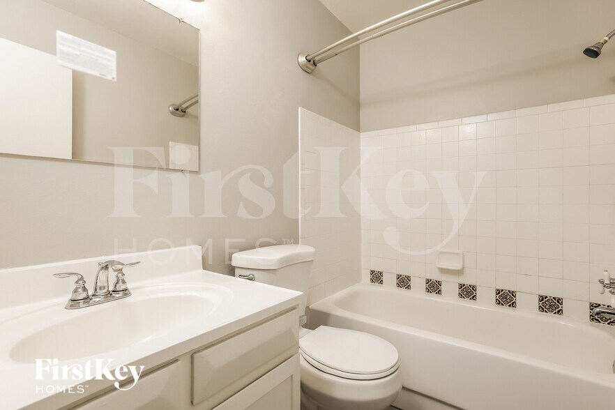 Building Photo - 9047 N 36th Dr