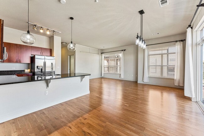 Building Photo - Penthouse level Condo in Greenwood Village!