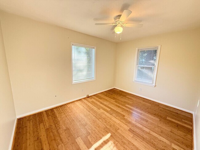 Building Photo - Normaltown Two Bedroom Cottage