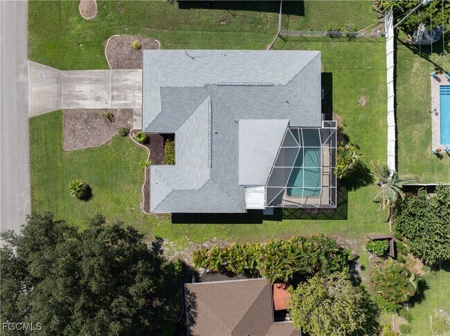 Building Photo - 132 NE 7th Ave