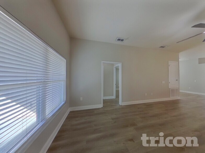 Building Photo - 387 Buchannan Dr