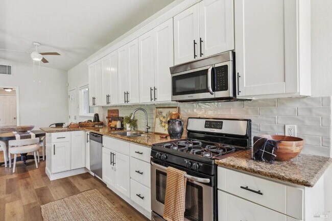 Building Photo - 53 Labrea Way