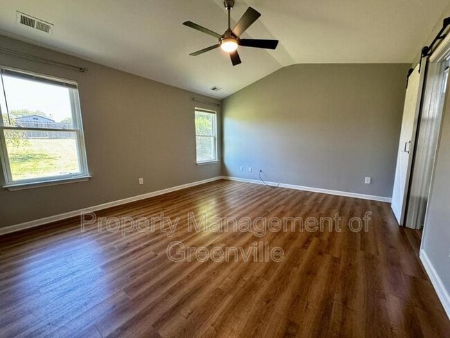 Building Photo - 603 Fairview Lake Way