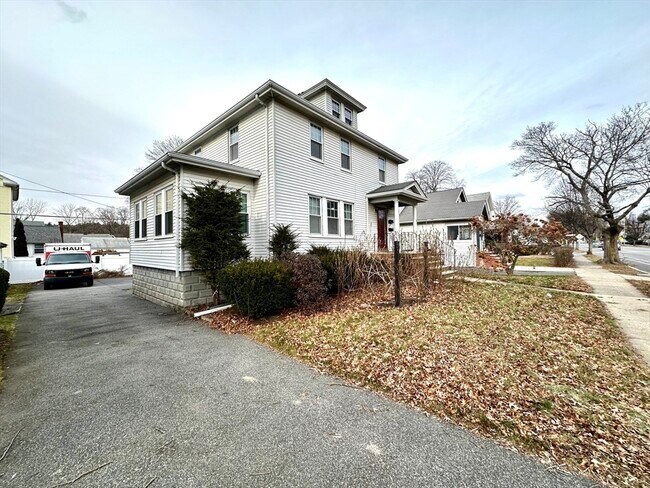 Building Photo - 156 Main St