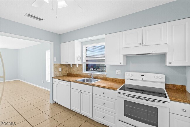 Building Photo - 6014 Deming Ave