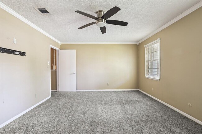 Building Photo - 1003 Suwanee Ln