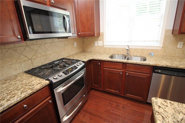 Building Photo - 2170 Weldonberry Dr