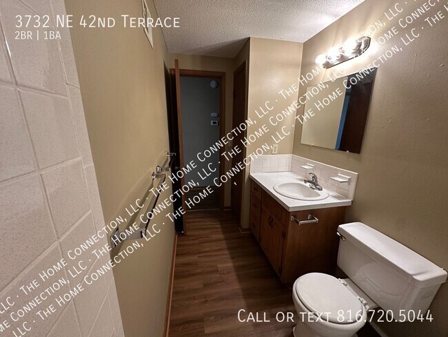 Building Photo - 3732 NE 42nd Terrace