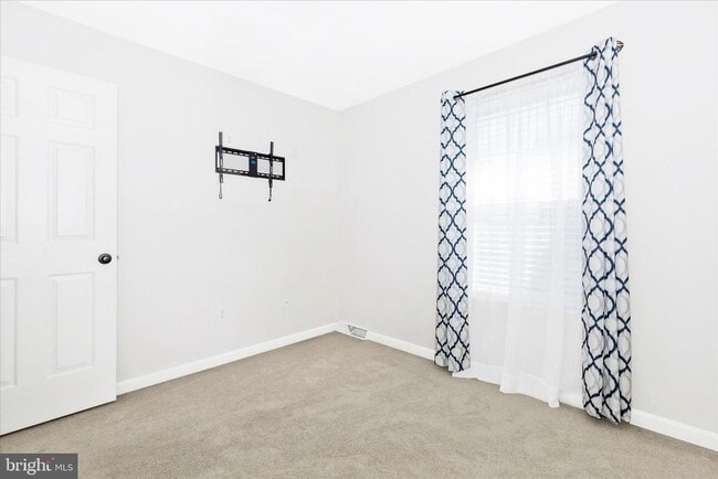 Building Photo - 5621 Queen Anne Ct