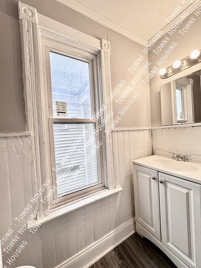 Building Photo - 339 Hampshire St