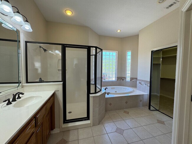 Building Photo - 1712 Iron Jacket Trail