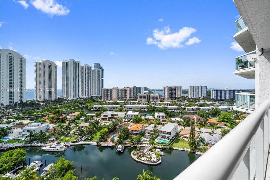 Building Photo - 16500 Collins Ave