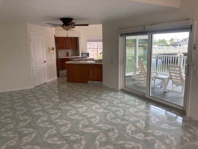 Building Photo - Family Friendly water front 3 Bedroom 3 bath Home with dock & lift -unfurnished-Available NOW