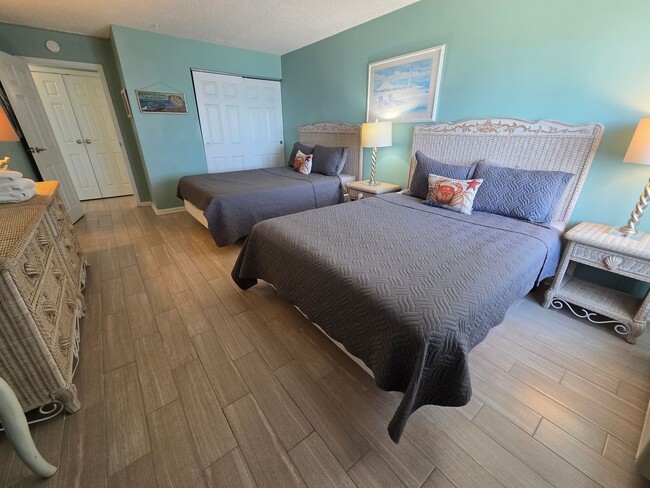 Building Photo - DOLPHIN RUN CONDOMINIUM