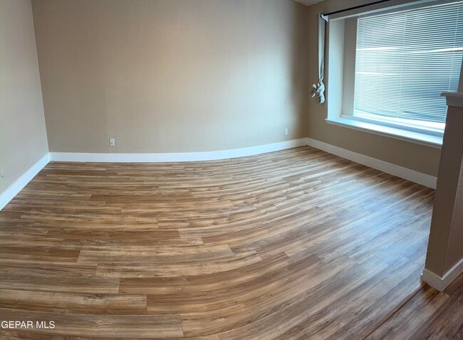 Building Photo - 5527 Carousel Dr