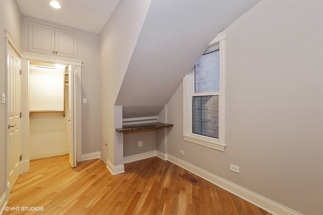 Building Photo - 1538 W George St