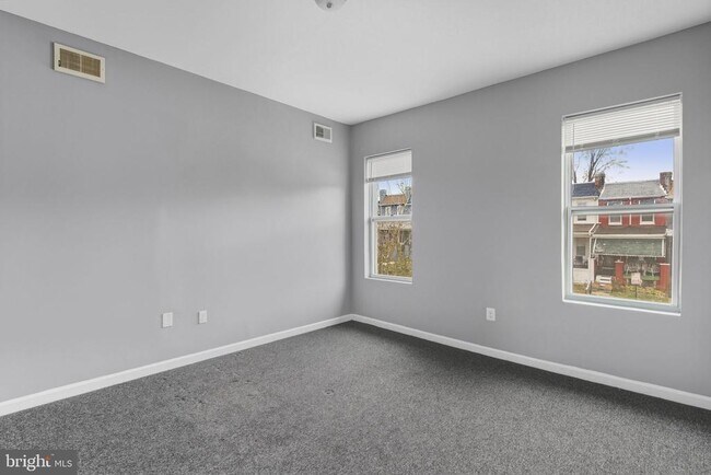 Building Photo - 1209 N Dukeland St