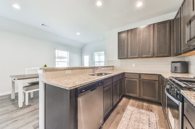 Building Photo - 5522 Briana Dee Dr