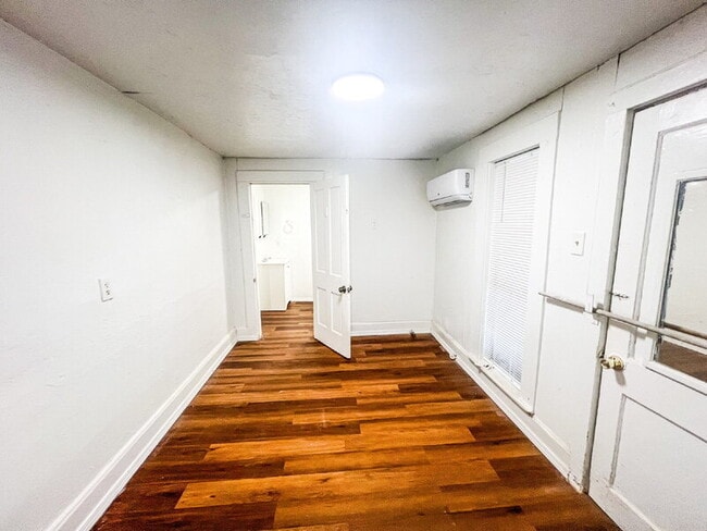 Building Photo - 307 S Rosehill Ave