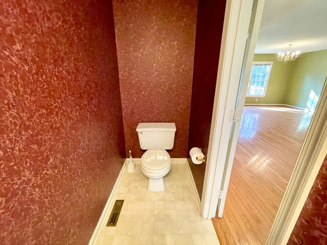 Building Photo - 3 Bed 2.5 Bath Beautiful Home Located North West Greensboro!