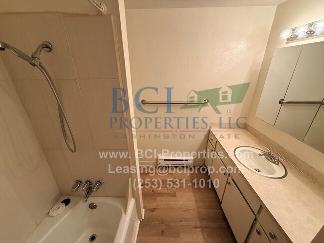 Building Photo - Deville Townhomes