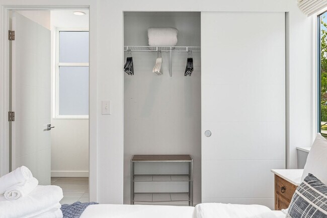 Building Photo - 1002 Boylston Ave E