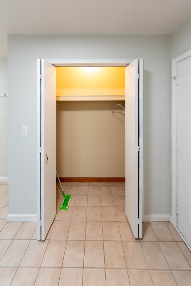 Building Photo - 46105 W Seven Mile Rd