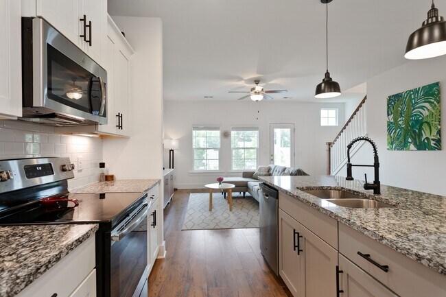 Building Photo - 2079 Orangery Dr
