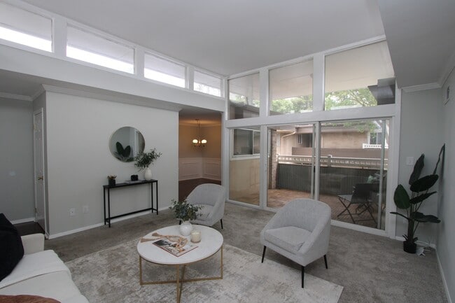 Building Photo - 346 Carpenter Dr NE