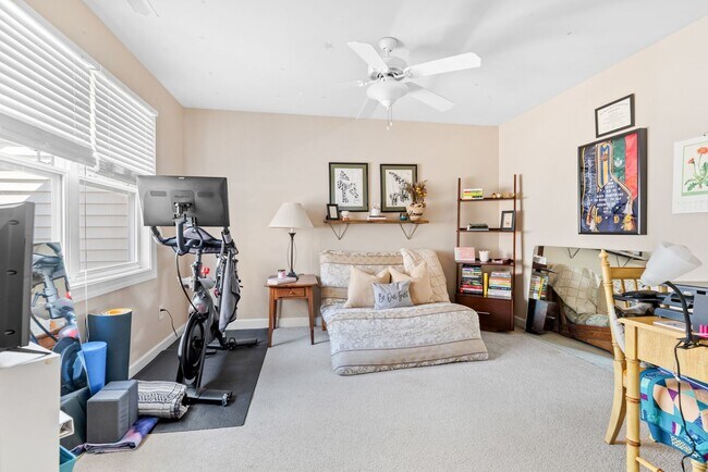 Building Photo - Beautiful 2 bedroom 2.5 bath Townhome in Carrboro