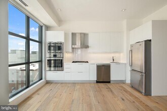 Building Photo - 240 N 2nd St