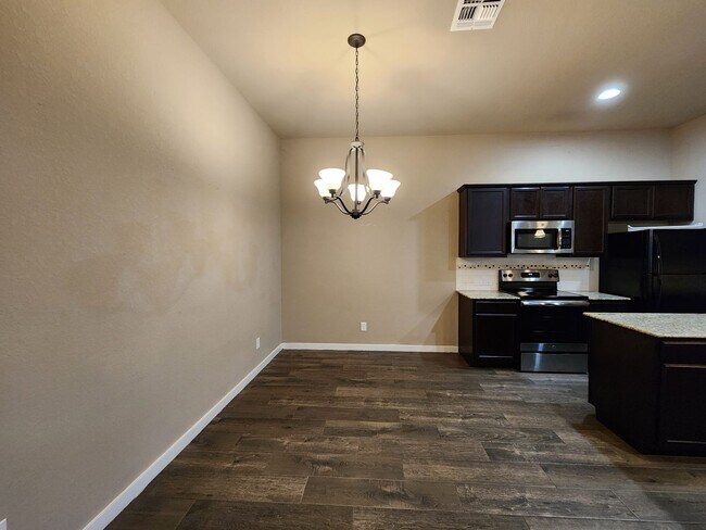 Building Photo - 3/2/2  Located between New Braunfels & Seguin / Fridge Included /  Fenced Backyard / CISD