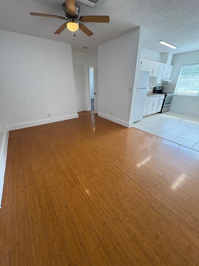 Building Photo - 2 BEDROOMS 1 BATHROOM IN AREA OF RIVERLAND