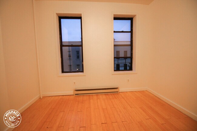 Building Photo - 297 Troutman St