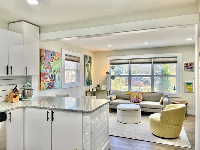 Building Photo - IMMACULATE with ALL THE UPDATES!