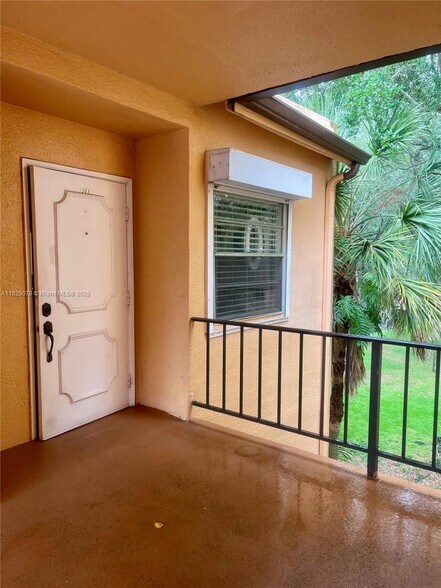 Primary Photo - 430 Commodore Dr