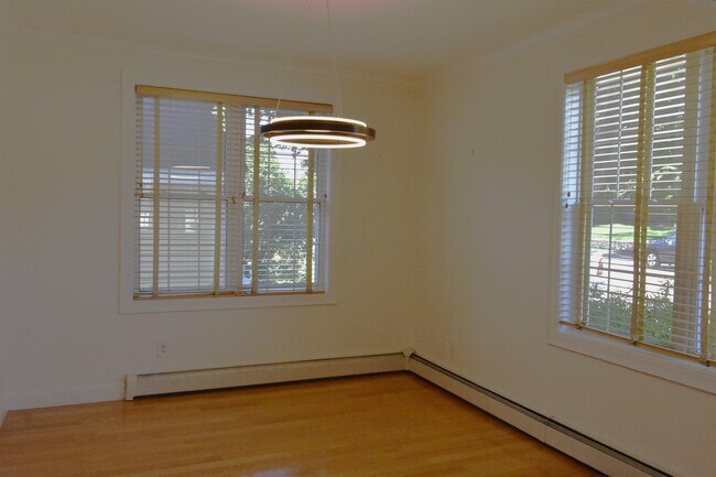 Building Photo - 2246 Elm St