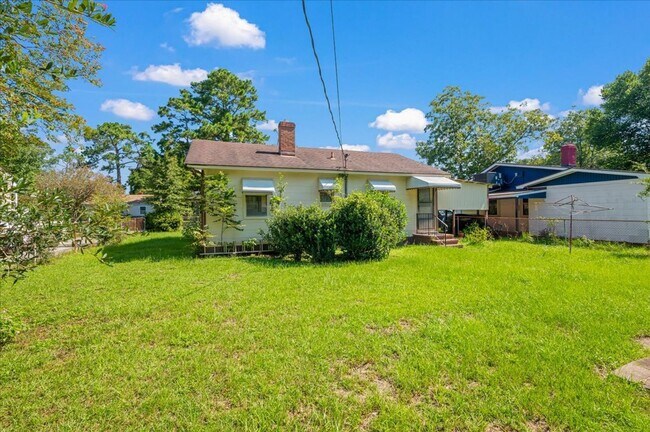 Building Photo - Recently Renovated 2-Bedroom Home – 1.5 Mi...