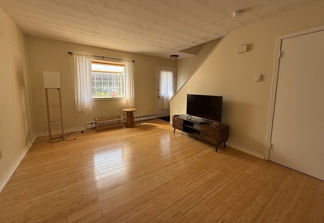 Primary Photo - 3 Bedroom Townhome in Woods Edge!