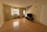 Building Photo - 3 Bedroom Townhome in Woods Edge!